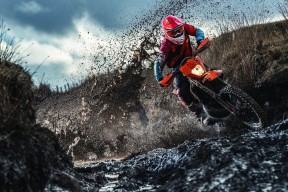 开云中国官网-中国女排观看奥运经典战役汲取经验，中国女排奥运总结视频