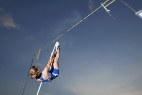 kaiyun网站-弗里克逼疯对手！巴萨训练强度曝光像军营，巴萨近年训练服