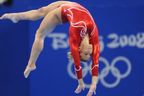 开云网页-步行者一签一裁！三届扣篮王麦克朗被放弃后卫莫里斯加盟印城，网红球员麦克朗